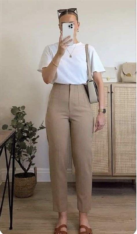 16 Outfits para combinar prendas Beige .